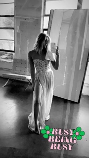 Willow Shields feet photo thumbnail
