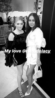 Willow Shields feet photo thumbnail