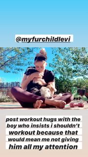 Willow Shields feet photo thumbnail