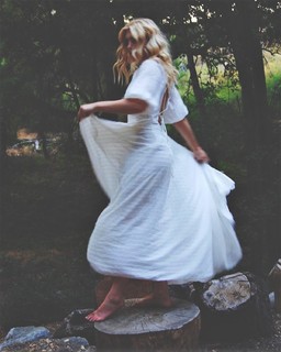 Willow Shields feet photo thumbnail