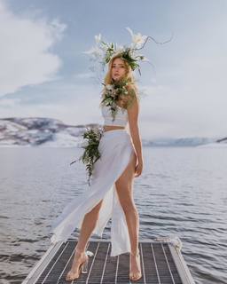Willow Shields feet photo thumbnail