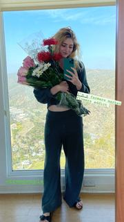 Willow Shields feet photo thumbnail