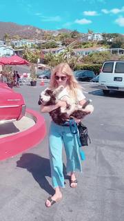 Willow Shields feet photo thumbnail