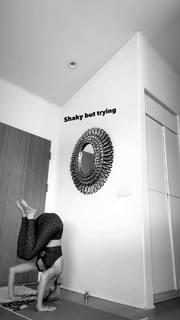 Willow Shields feet photo thumbnail