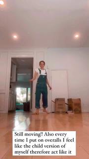 Willow Shields feet photo thumbnail