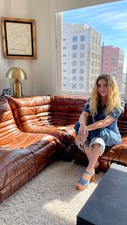 Willow Shields feet photo thumbnail