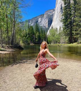 Willow Shields feet photo thumbnail