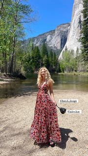 Willow Shields feet photo thumbnail