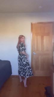 Willow Shields feet photo thumbnail