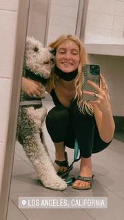 Willow Shields feet photo thumbnail