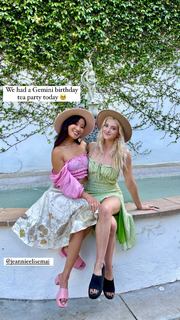 Willow Shields feet photo thumbnail