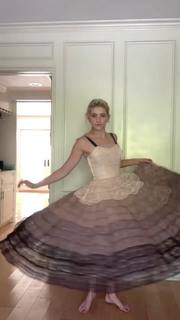 Willow Shields feet photo thumbnail