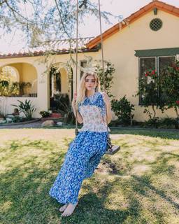Willow Shields feet photo thumbnail