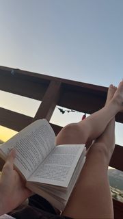 Willow Shields feet photo thumbnail