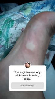 Willow Shields feet photo thumbnail