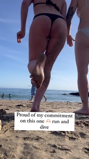 Willow Shields feet photo thumbnail