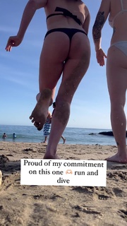 Willow Shields feet photo thumbnail