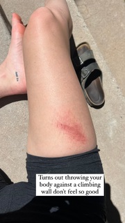 Willow Shields feet photo thumbnail