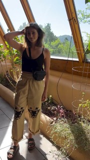 Willow Shields feet photo thumbnail