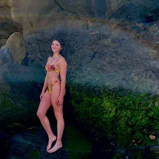 Willow Shields feet photo thumbnail