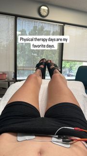 Willow Shields feet photo thumbnail