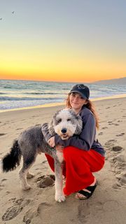 Willow Shields feet photo thumbnail