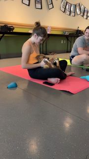 Willow Shields feet photo 1