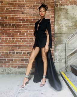Willow Smith feet photo thumbnail