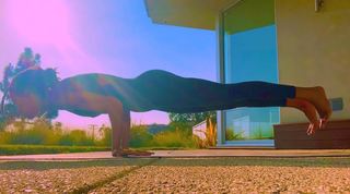 Willow Smith feet photo thumbnail