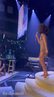 Willow Smith feet photo thumbnail