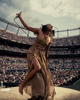 Willow Smith feet photo thumbnail