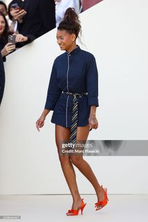 Willow Smith feet photo thumbnail