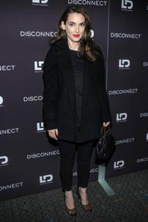 Winona Ryder feet photo thumbnail