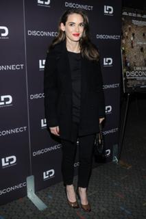 Winona Ryder feet photo thumbnail
