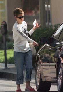 Winona Ryder feet photo thumbnail