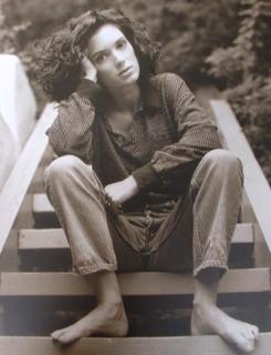 Winona Ryder feet photo thumbnail