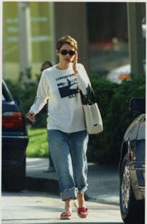 Winona Ryder feet photo thumbnail