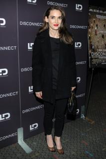 Winona Ryder feet photo thumbnail