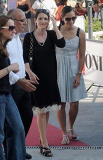 Winona Ryder feet photo thumbnail