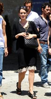 Winona Ryder feet photo thumbnail