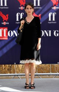 Winona Ryder feet photo thumbnail