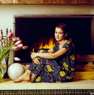 Winona Ryder feet photo thumbnail