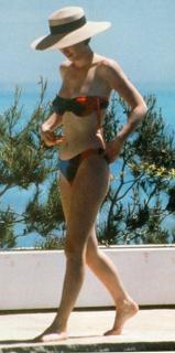 Winona Ryder feet photo thumbnail