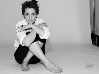 Winona Ryder feet photo thumbnail