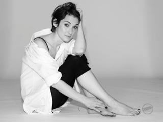 Winona Ryder feet photo thumbnail