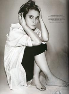 Winona Ryder feet photo thumbnail