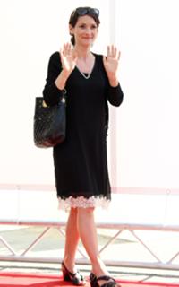 Winona Ryder feet photo thumbnail