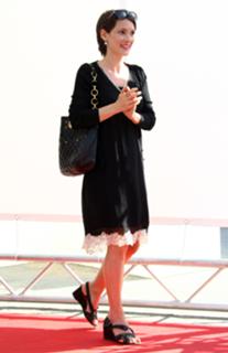 Winona Ryder feet photo thumbnail