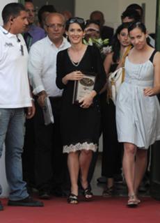 Winona Ryder feet photo thumbnail