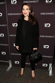 Winona Ryder feet photo thumbnail